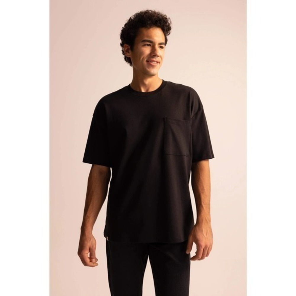 UGG Men's Round Neck Short‎ Sleeve Size XL Casual Oversized T-Shirt